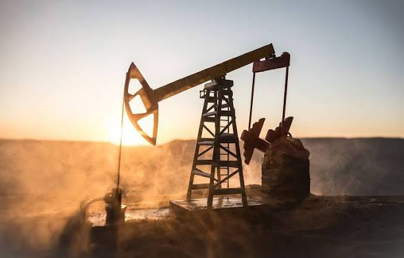 El petróleo sube más de 3% por la tensión en Medio Oriente y el cierre del estrecho de Ormuz